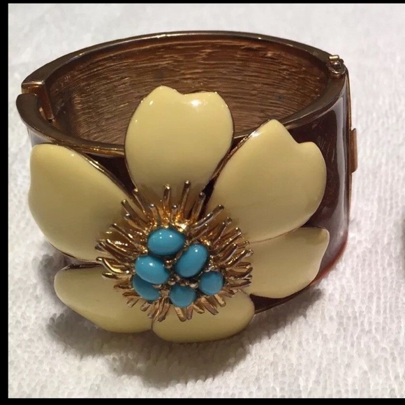 ‼️SOLD‼️JCrew Bracelets, Gold, Braid, Flower - Picture 2 of 6